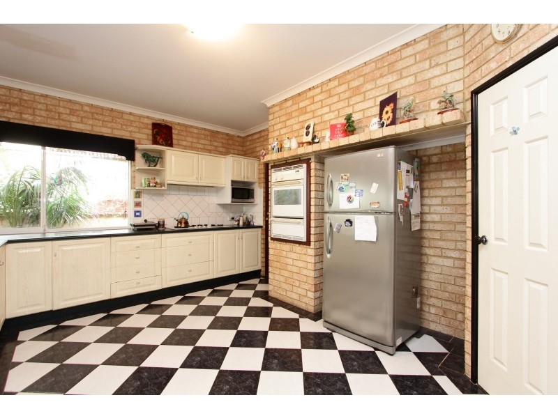 4 Moresby Close, Bibra Lake WA 6163