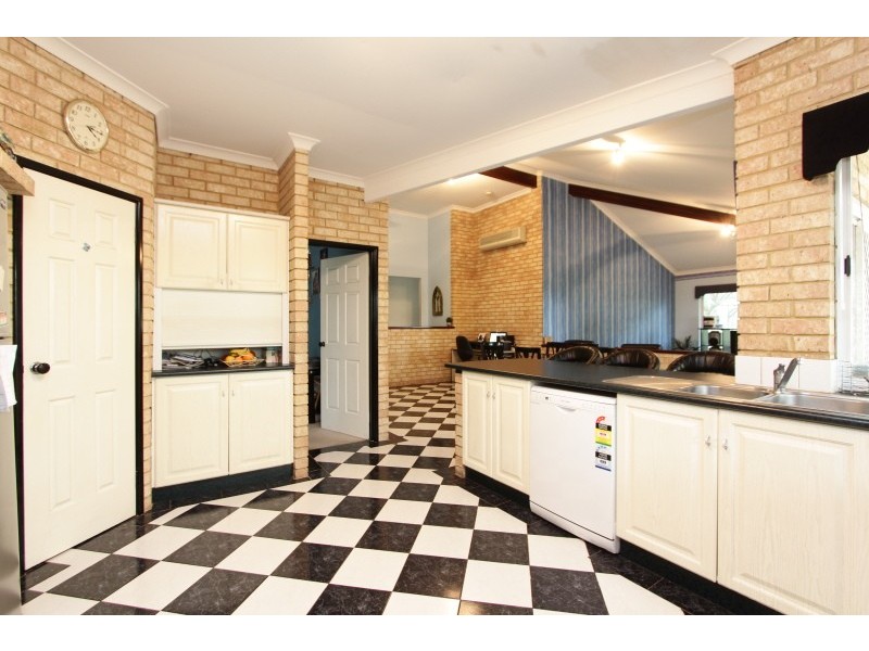 4 Moresby Close, Bibra Lake WA 6163