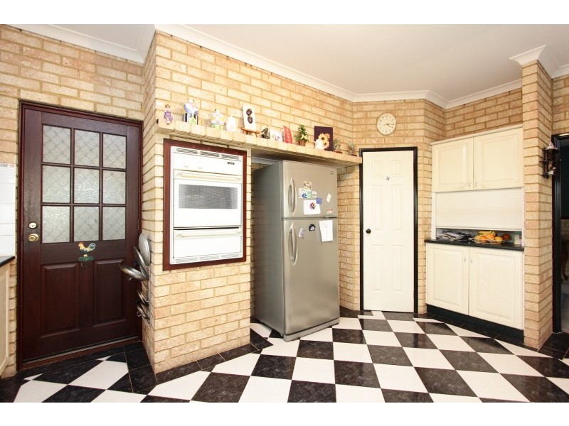 4 Moresby Close, Bibra Lake WA 6163