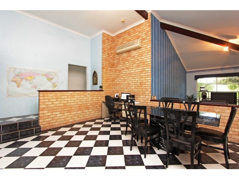 4 Moresby Close, Bibra Lake WA 6163