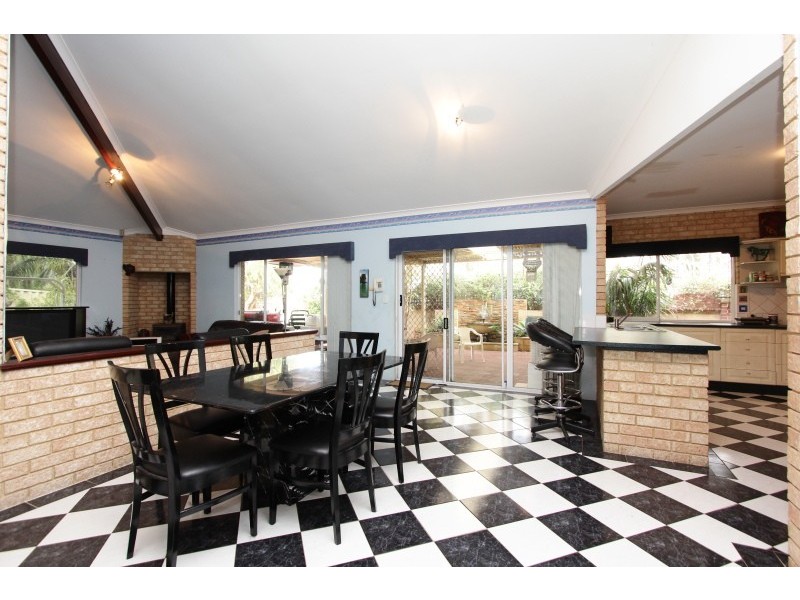 4 Moresby Close, Bibra Lake WA 6163