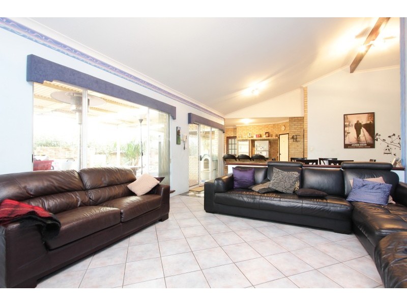 4 Moresby Close, Bibra Lake WA 6163