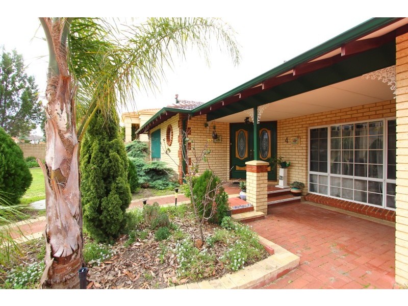 4 Moresby Close, Bibra Lake WA 6163