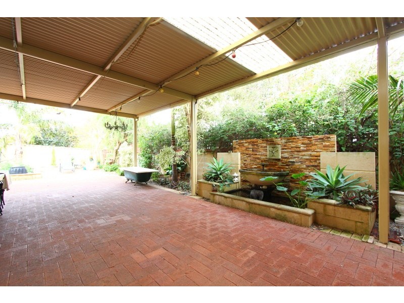 4 Moresby Close, Bibra Lake WA 6163