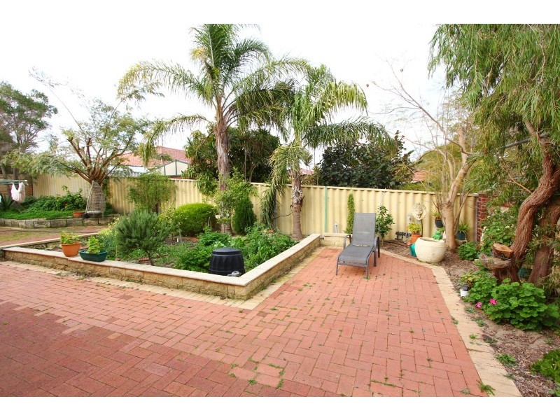 4 Moresby Close, Bibra Lake WA 6163