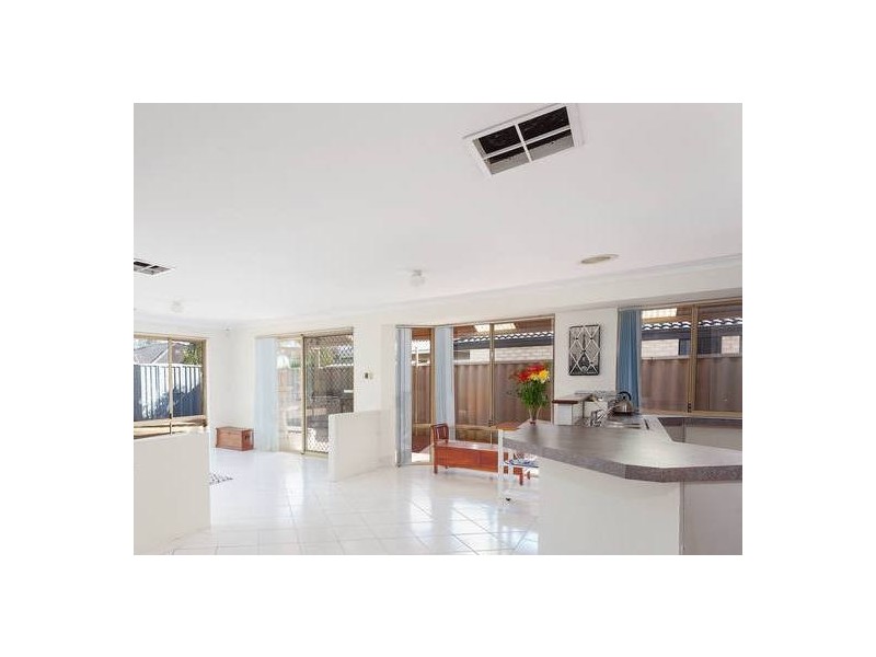 8 Birkett Ave, Beeliar WA 6164