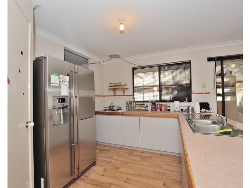 32 Vancouver Circle, Waikiki WA 6169