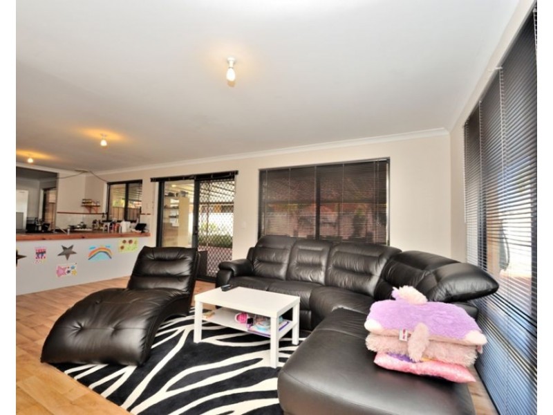 32 Vancouver Circle, Waikiki WA 6169