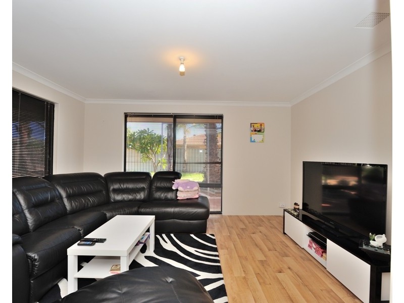 32 Vancouver Circle, Waikiki WA 6169