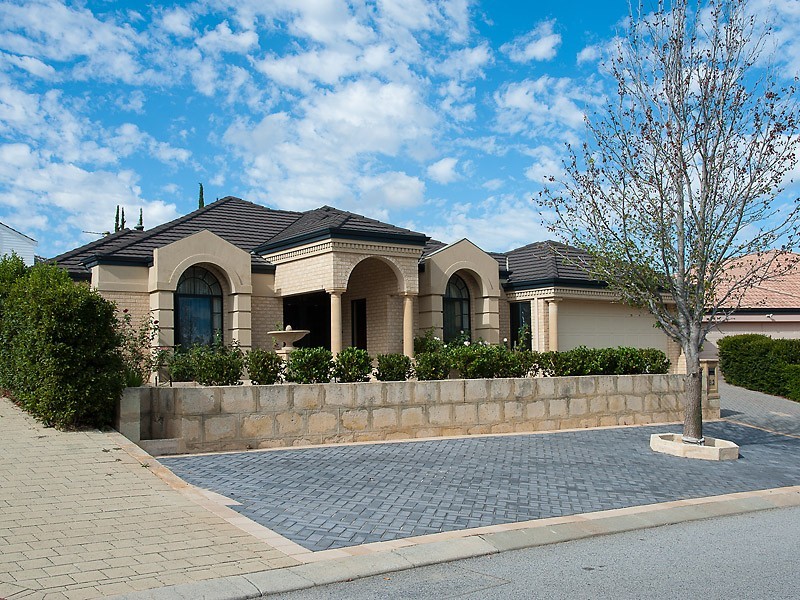 82 Peterborough Circle, North Lake WA 6163