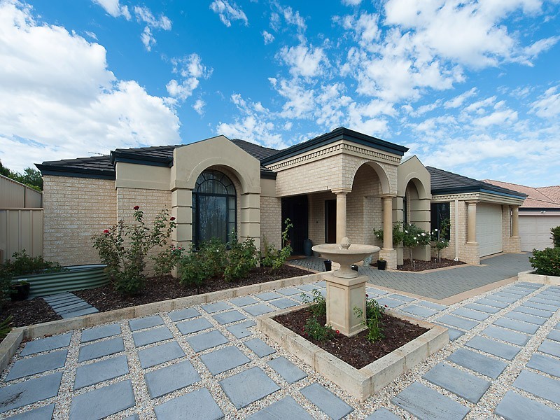 82 Peterborough Circle, North Lake WA 6163