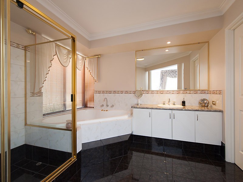 82 Peterborough Circle, North Lake WA 6163