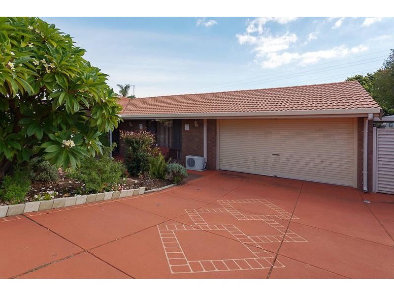 17 Hanrahan Loop, Kardinya WA 6163