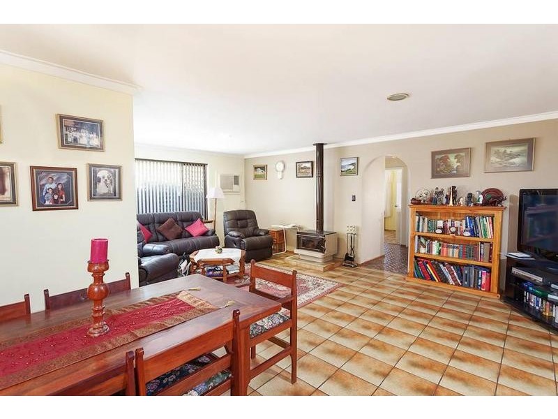 17 Hanrahan Loop, Kardinya WA 6163