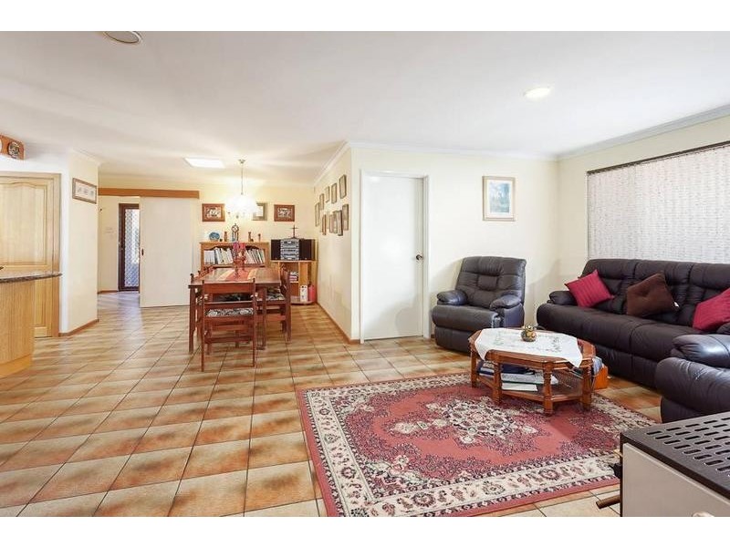 17 Hanrahan Loop, Kardinya WA 6163