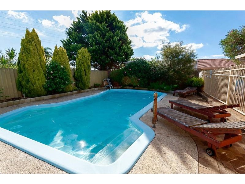 17 Hanrahan Loop, Kardinya WA 6163