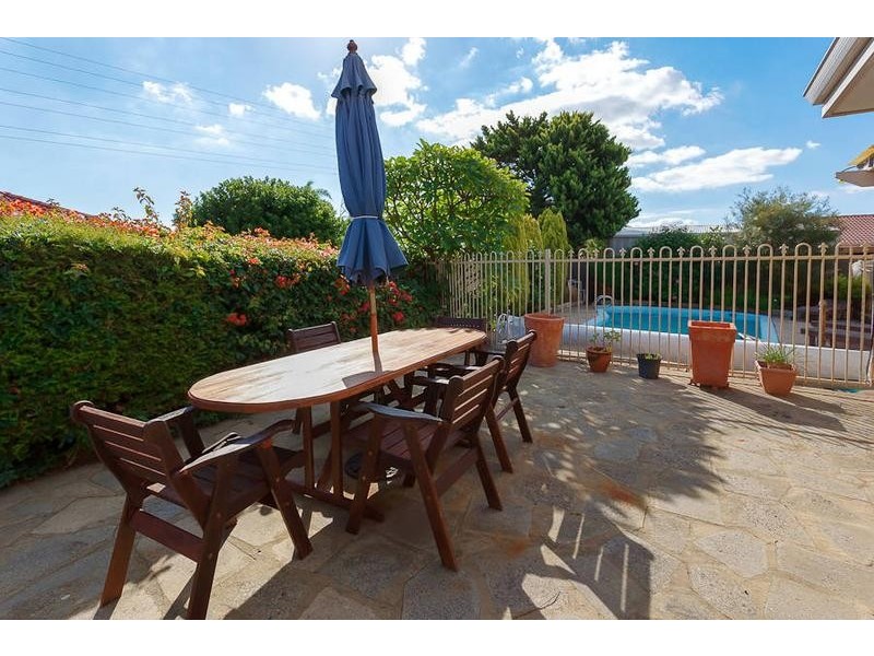 17 Hanrahan Loop, Kardinya WA 6163