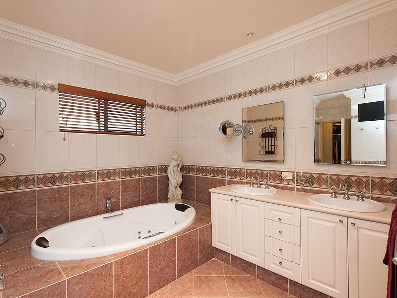 33 Westerway Terrace, North Lake WA 6163