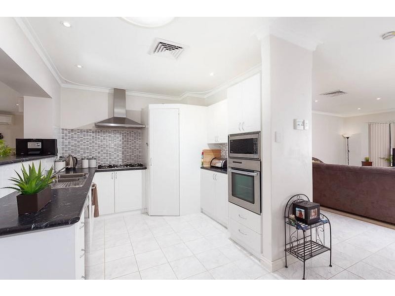 8 Ypres Road, Camillo WA 6111