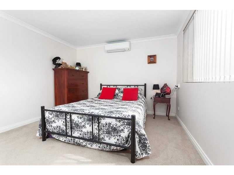 8 Ypres Road, Camillo WA 6111