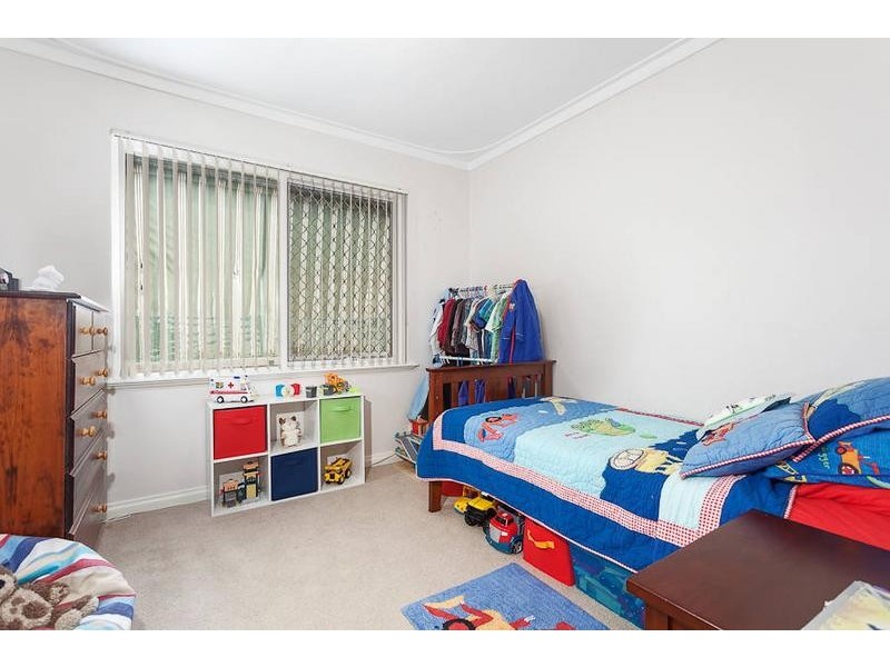 8 Ypres Road, Camillo WA 6111