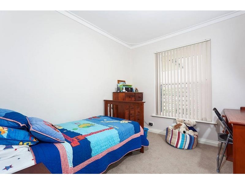 8 Ypres Road, Camillo WA 6111