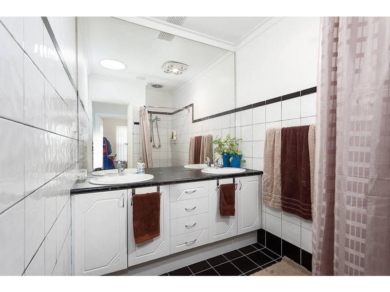 8 Ypres Road, Camillo WA 6111