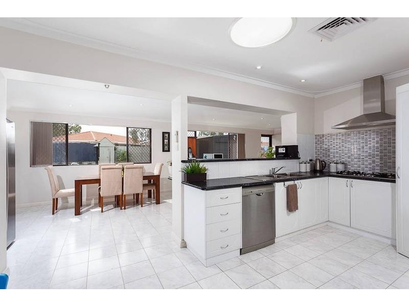 8 Ypres Road, Camillo WA 6111