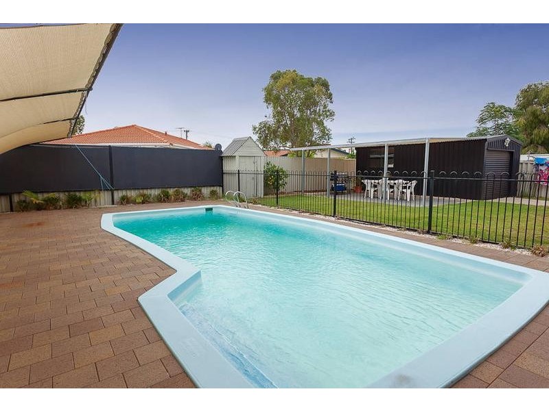 8 Ypres Road, Camillo WA 6111