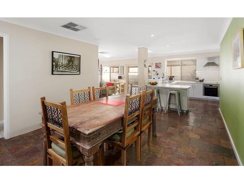 10 Magnolia Gardens, Yangebup WA 6164