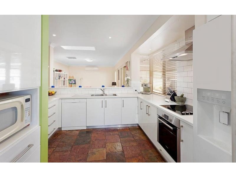 10 Magnolia Gardens, Yangebup WA 6164