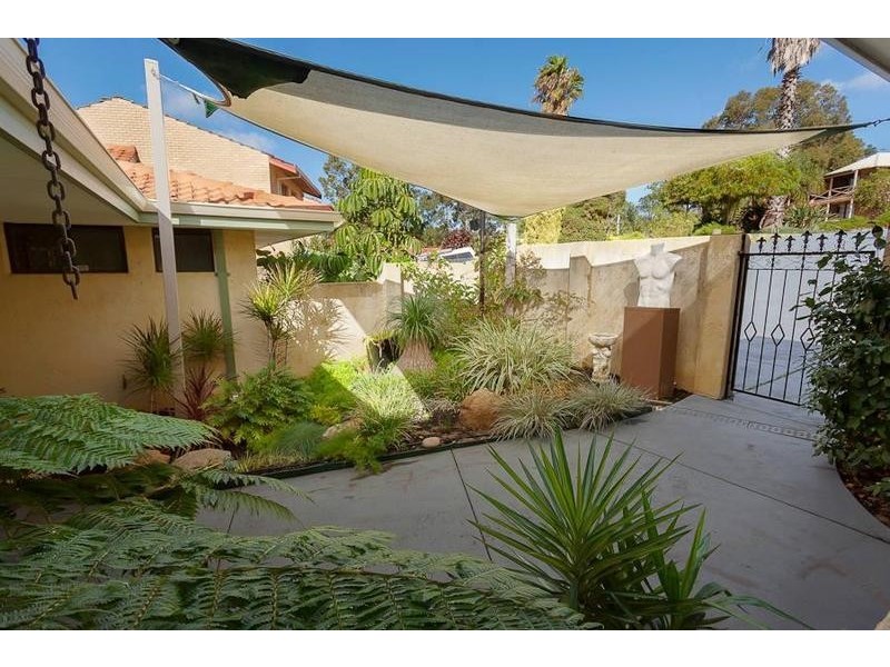 10 Arnold Crescent, Kardinya WA 6163