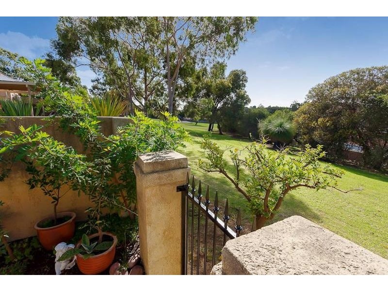 10 Arnold Crescent, Kardinya WA 6163