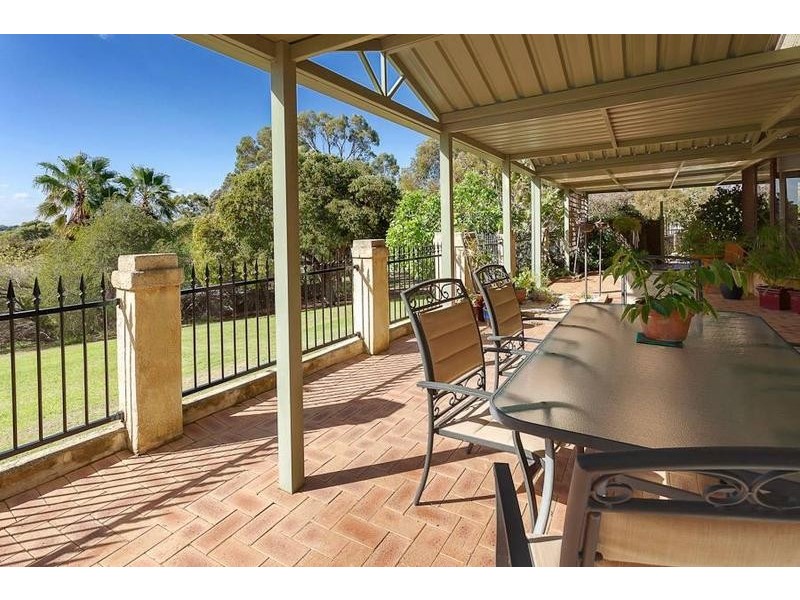 10 Arnold Crescent, Kardinya WA 6163