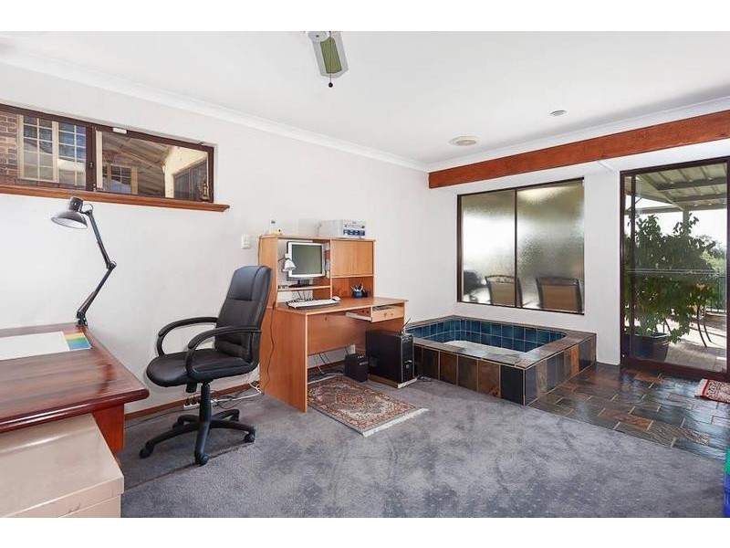 10 Arnold Crescent, Kardinya WA 6163