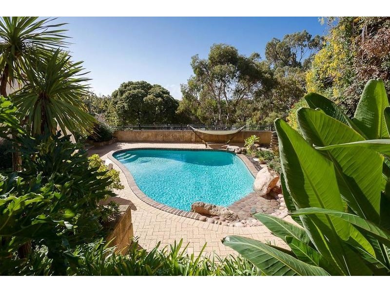 10 Arnold Crescent, Kardinya WA 6163