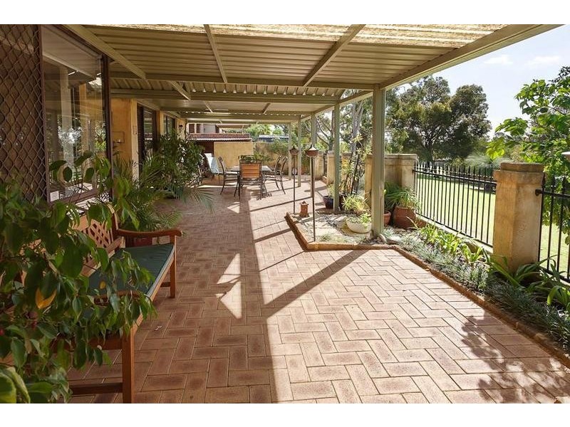 10 Arnold Crescent, Kardinya WA 6163