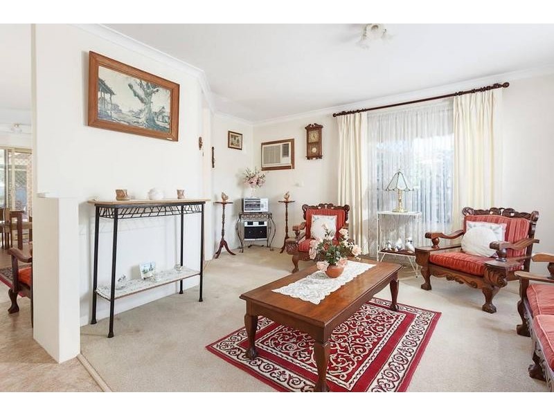 6 Oriole Way, Thornlie WA 6108