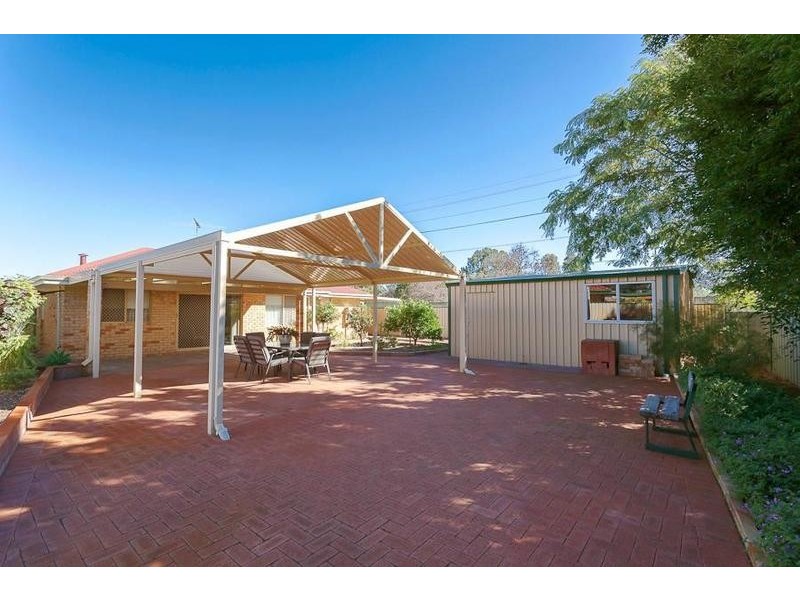 6 Oriole Way, Thornlie WA 6108