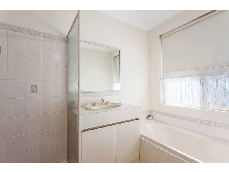 6 Oriole Way, Thornlie WA 6108