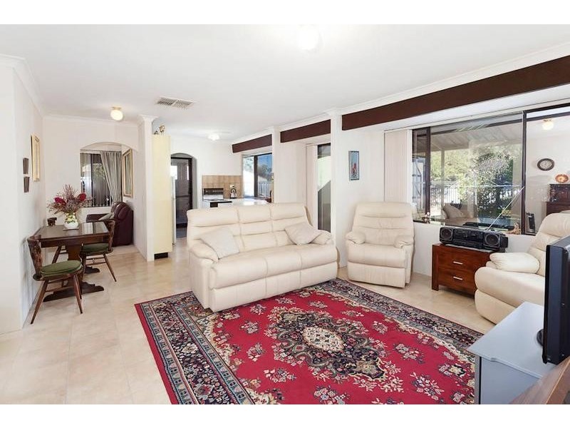 18 Blackthorne Crescent, South Lake WA 6164