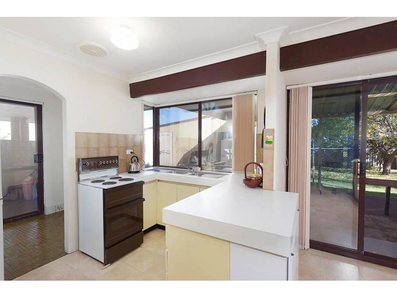 18 Blackthorne Crescent, South Lake WA 6164