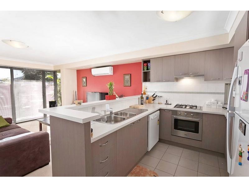 8 Goulburn Approach, Hammond Park WA 6164