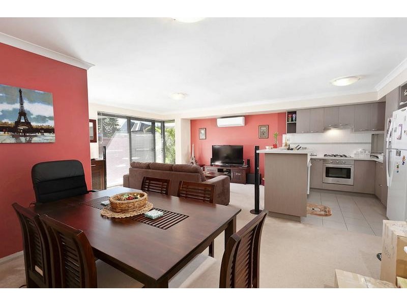 8 Goulburn Approach, Hammond Park WA 6164