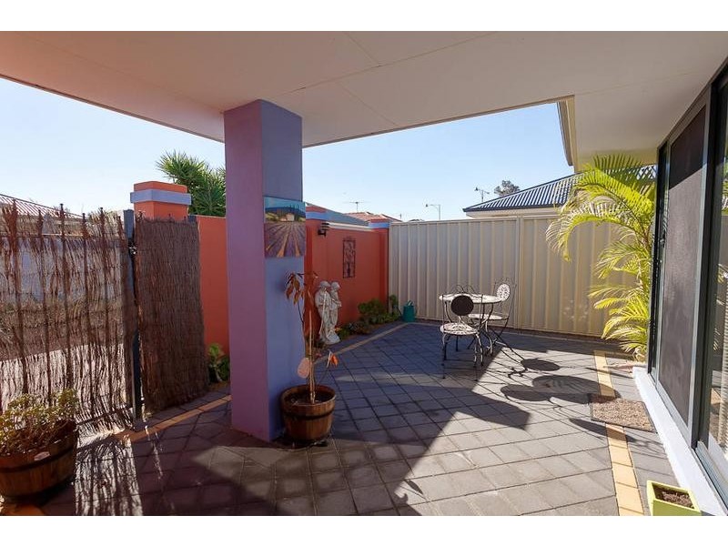 8 Goulburn Approach, Hammond Park WA 6164