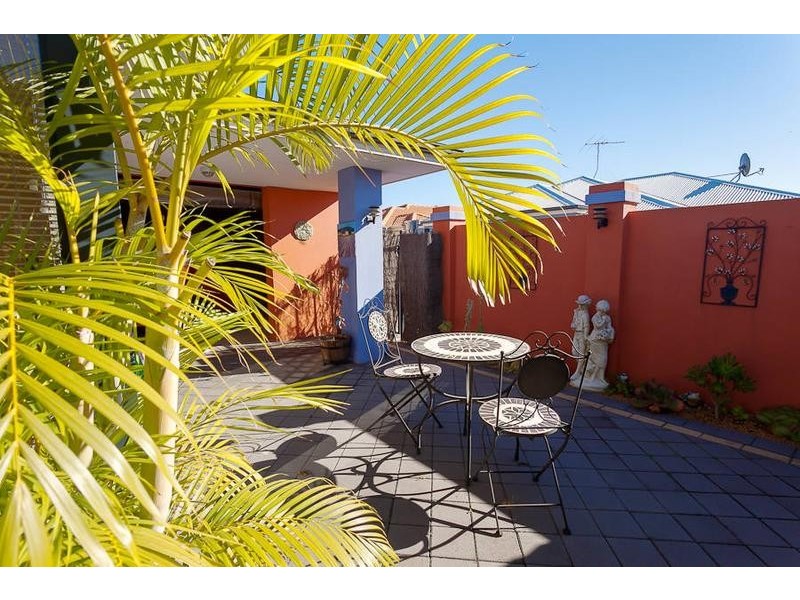 8 Goulburn Approach, Hammond Park WA 6164