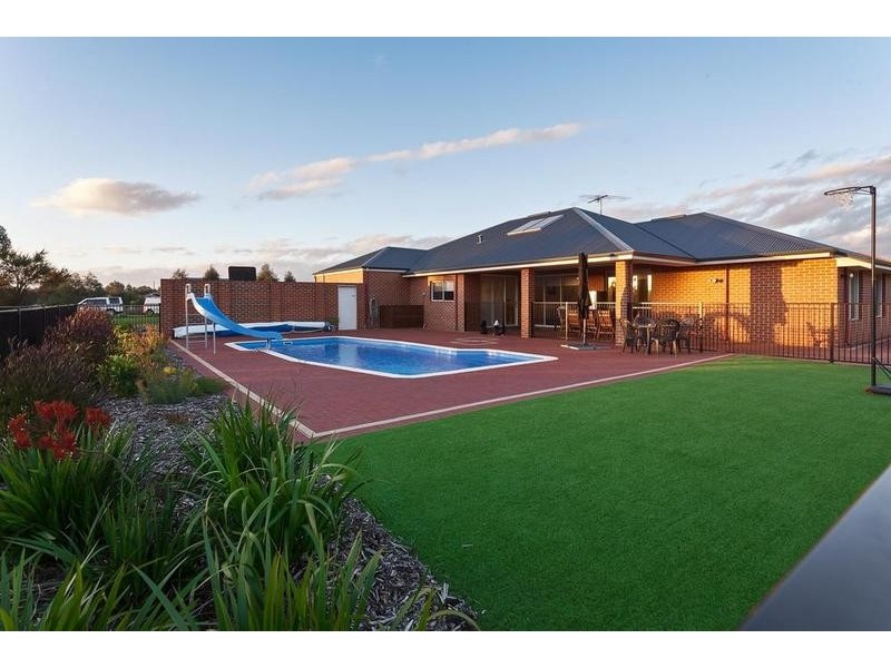 69 Jersey Road, Oakford WA 6121