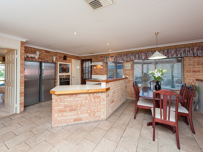 7 Chartwell Place, Leeming WA 6149