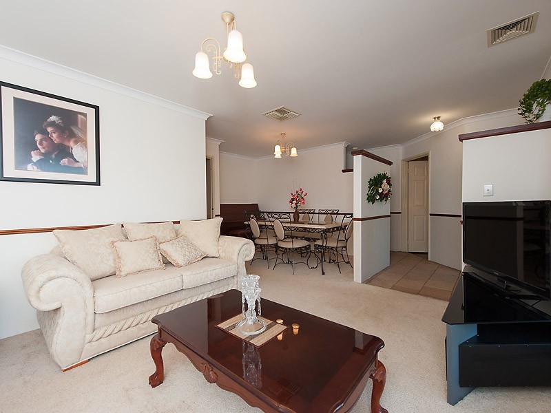 7 Chartwell Place, Leeming WA 6149