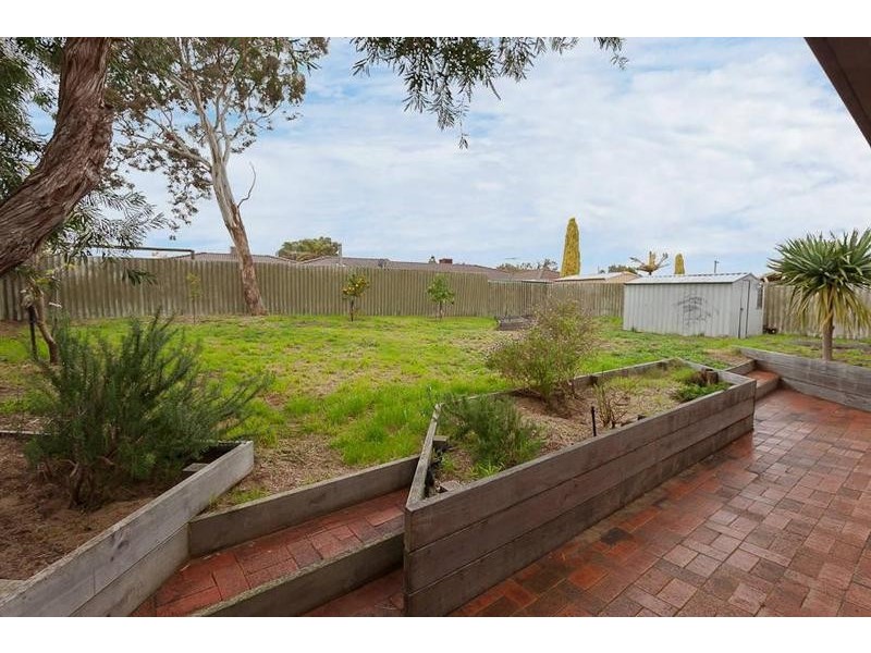 11 Blackthorne Crescent, South Lake WA 6164